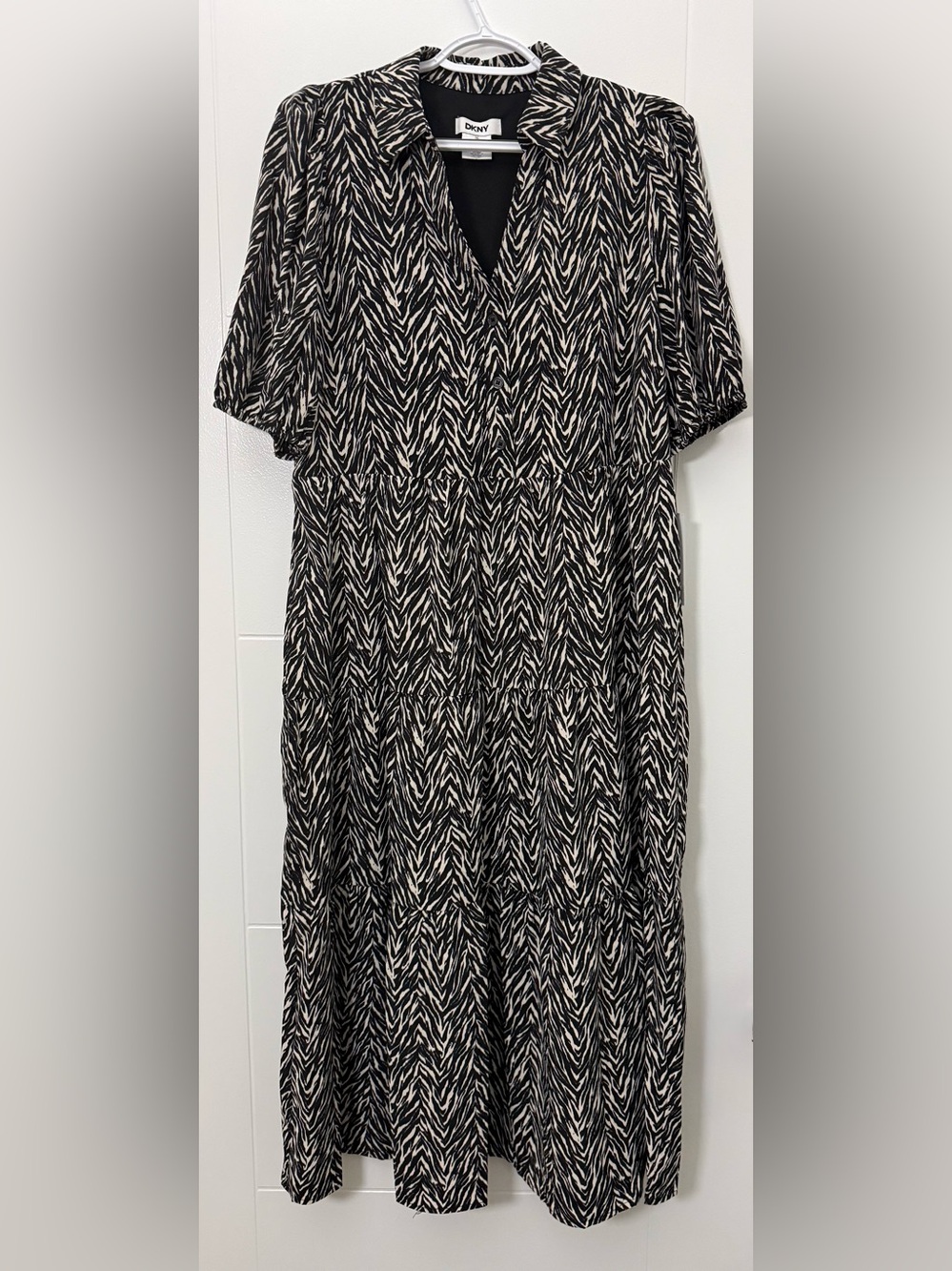 Dkny Black and Cream V-Neck Tiered Midi Dress